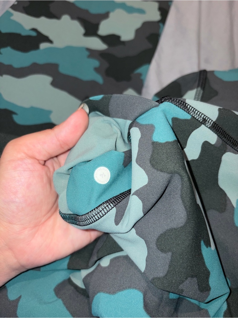 NWOT Lululemon size 14 camo leggings - Picture 4 of 5